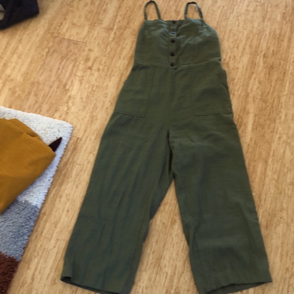 Old navy jumpsuit - Picture 1 of 3